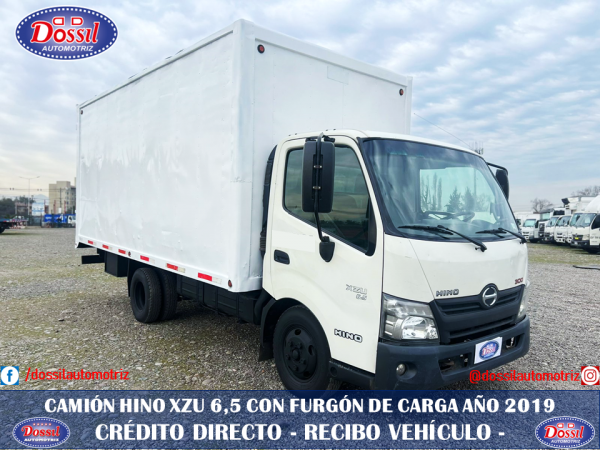 Camión Hino XZU 6.5 año 2019 equipado con carrocería con furgón de carga general, valor $17.980.000 + IVA