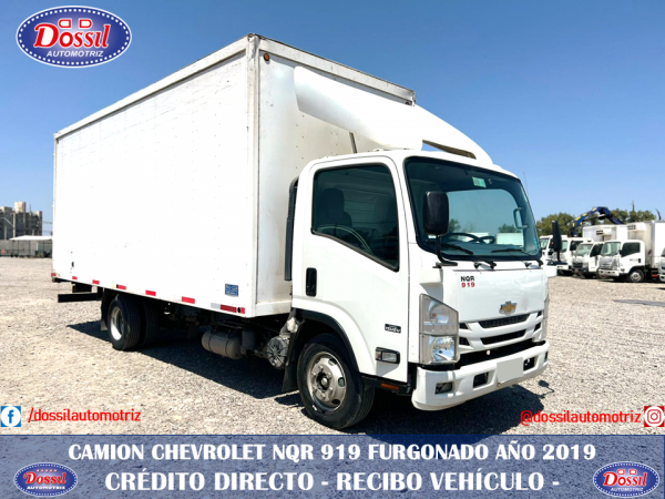 Camión Chevrolet NQR 919, Año 2019, Carrocería furgonada, excelente estado, Valor $27.980.000
